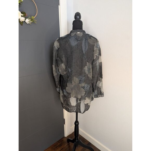Coldwater Creek Sheer Black & Gray Floral Crinkled Button-Up Shirt - PM (10-12) - Picture 4 of 11